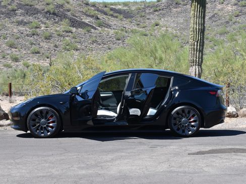Used 2022 Tesla Model 3 Performance AWD/4WD image 7