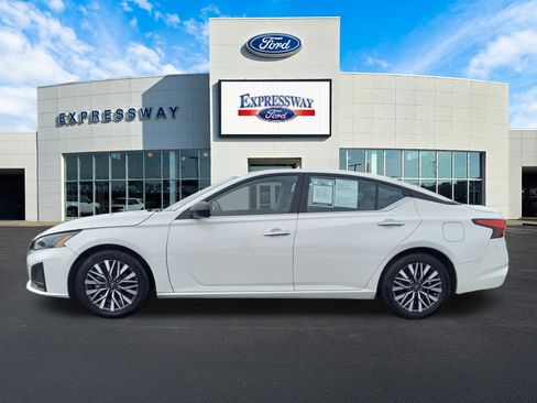 Used 2024 Nissan Altima 2.5 SV image 9