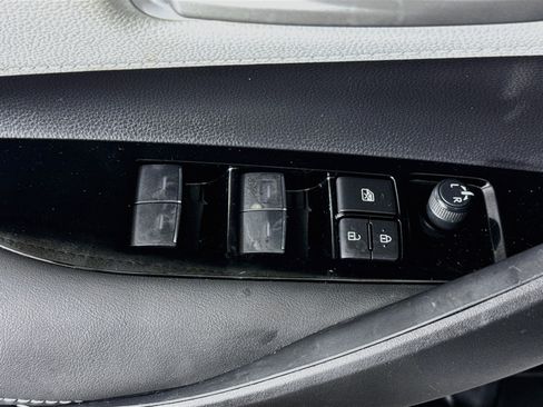 Used 2022 Toyota Corolla SE w/ SE Preferred Package FWD image 24