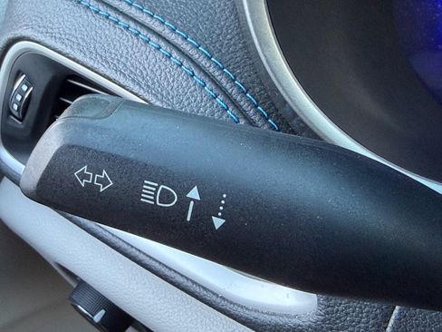 Used 2021 Chrysler Pacifica Touring-L FWD image 35