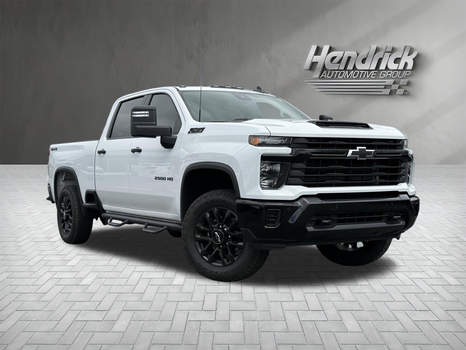 Used 2025 Chevrolet Silverado 2500 Custom w/ Custom Value Package AWD/4WD image 2