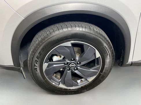 Used 2025 Nissan Rogue SV FWD image 13