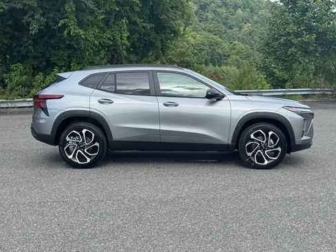 New 2026 Chevrolet Trax RS w/ Driver Confidence Package FWD image 8