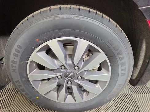 Used 2023 Chrysler Pacifica Touring-L FWD image 11