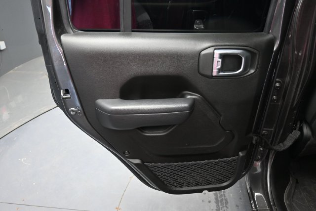 Used 2023 Jeep Gladiator Sport AWD/4WD image 11