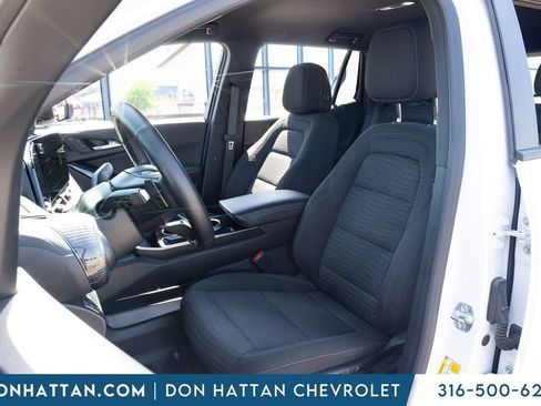 Used 2025 Chevrolet Equinox LT FWD image 12