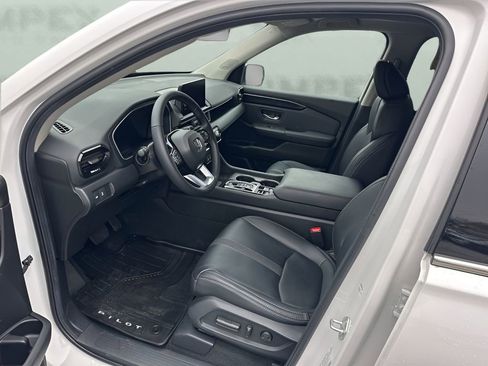 Used 2024 Honda Pilot Touring image 10