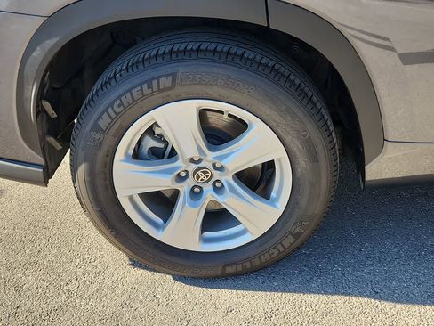 Certified 2023 Toyota Highlander LE image 12