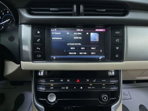 Used 2017 Jaguar XF Prestige image 21