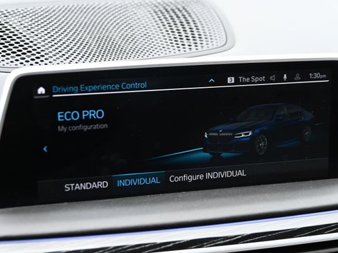 Used 2022 BMW 750i xDrive w/ Executive Package image 18