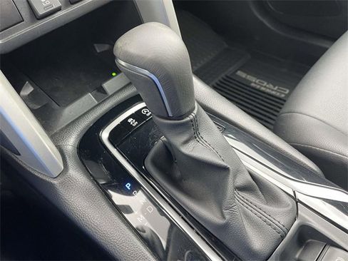 Used 2024 Toyota Corolla Cross XLE image 30