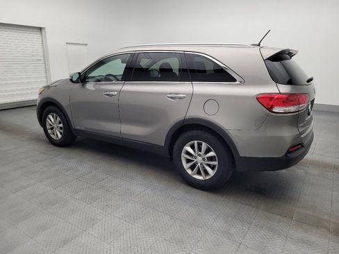 Used 2017 Kia Sorento LX image 3