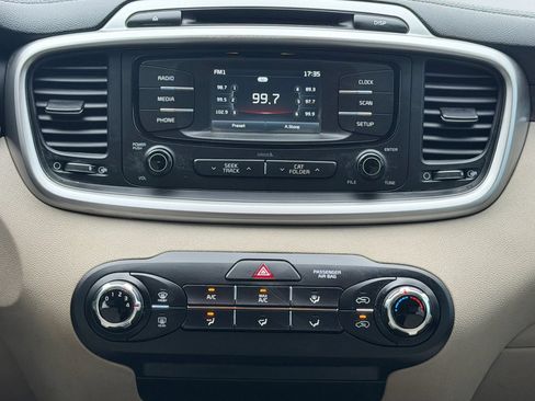 Used 2017 Kia Sorento LX FWD image 18