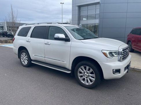 Used 2020 Toyota Sequoia Platinum image 2