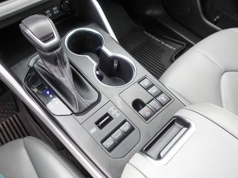 Certified 2023 Toyota Highlander XLE image 27