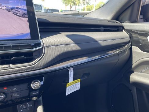 New 2026 Jeep Compass Latitude image 28