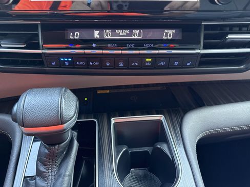 Certified 2021 Toyota Sienna Limited FWD image 17