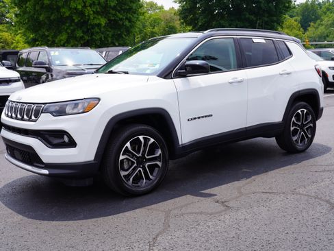 Used 2022 Jeep Compass Limited AWD/4WD image 9