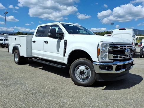 New 2025 Ford F350 XL w/ XL Chrome Package image 3