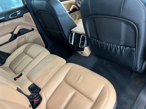 Used 2015 Porsche Cayenne Diesel AWD/4WD image 39