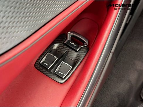 Used 2023 McLaren Artura RWD image 17