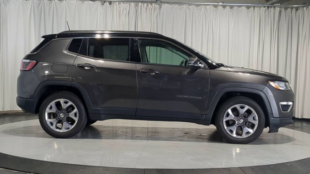Used 2018 Jeep Compass Limited w/ Navigation Group FWD image 11