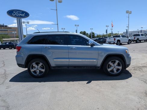 Used 2013 Jeep Grand Cherokee Limited w/ Advance Technology Group AWD/4WD image 2