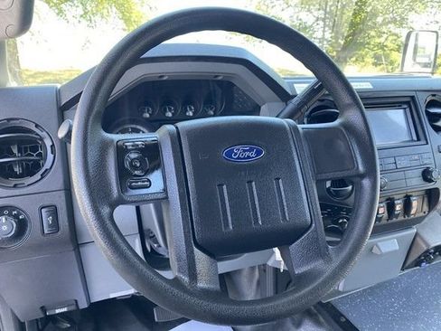 Used 2014 Ford F550 2WD Regular Cab Super Duty image 14