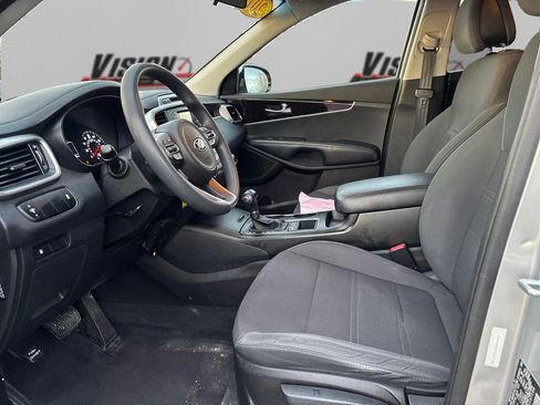Used 2016 Kia Sorento LX image 9