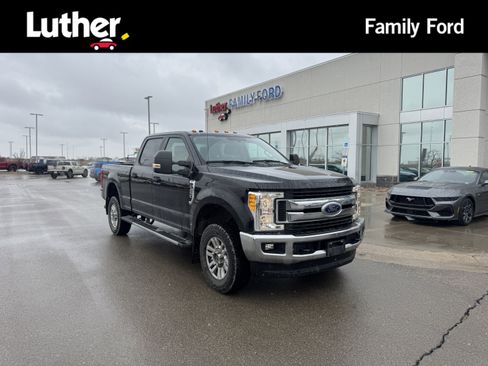 Used 2017 Ford F250 XLT w/ XLT Value Package image 1