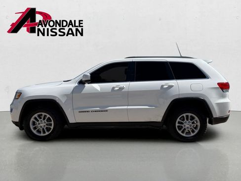 Used 2018 Jeep Grand Cherokee Laredo AWD/4WD image 3