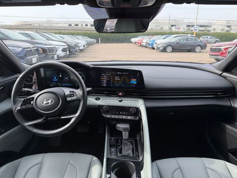 Used 2025 Hyundai Elantra Limited image 35
