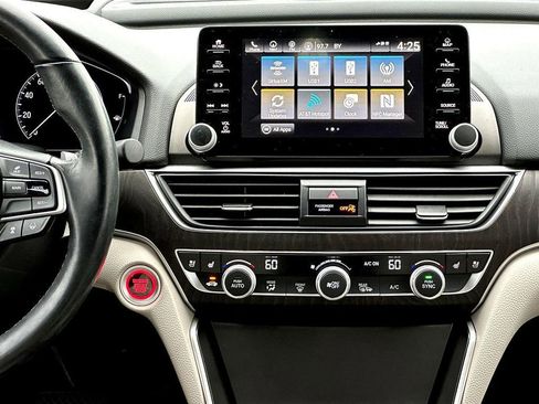 Used 2020 Honda Accord Touring image 31