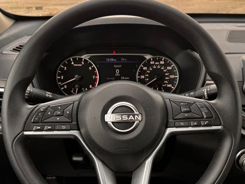 Used 2025 Nissan Altima 2.5 SV FWD image 10