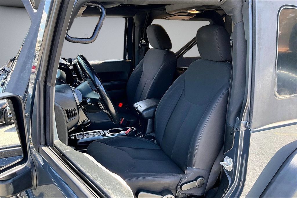 Used 2017 Jeep Wrangler Sport w/ Connectivity Group AWD/4WD image 19