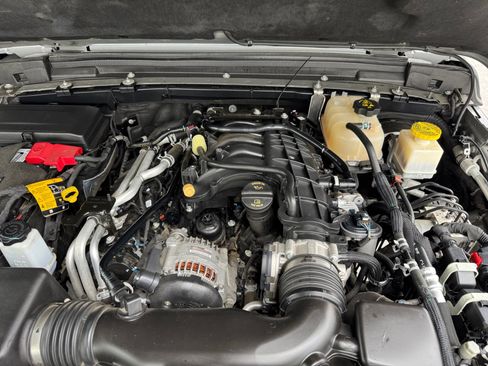 Used 2022 Jeep Gladiator Rubicon w/ Trailer Tow Package AWD/4WD image 18