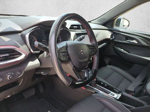 Used 2022 Chevrolet TrailBlazer RS w/ Sun and Liftgate Package FWD image 10