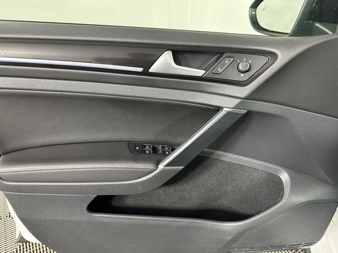 Used 2018 Volkswagen Golf R 4-Door AWD/4WD image 23