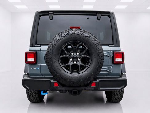 Used 2024 Jeep Wrangler Unlimited AWD/4WD image 11