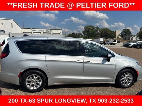 Used 2023 Chrysler Pacifica Touring FWD image 21