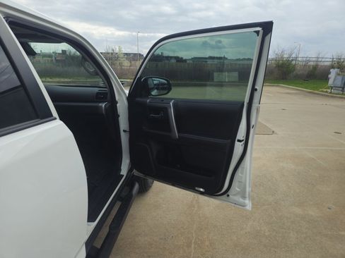 Used 2023 Toyota 4Runner SR5 Premium w/ Moonroof Package image 10