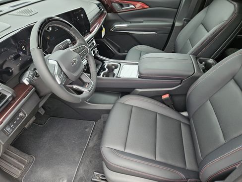 New 2026 Chevrolet Traverse Z71 w/ Enhanced Driving Package AWD/4WD image 9