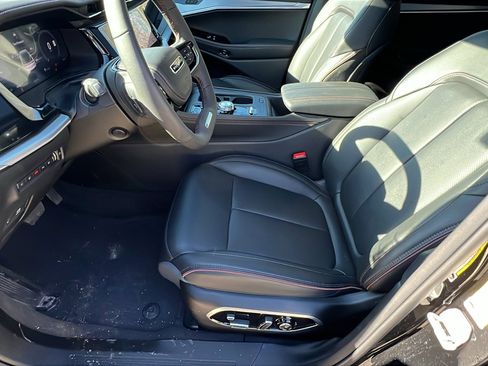 Used 2024 Jeep Wagoneer Launch Edition image 16