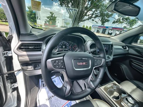 Used 2023 GMC Acadia AT4 w/ Technology Package AWD/4WD image 10