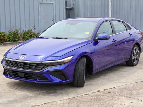 Used 2025 Hyundai Elantra Limited FWD image 25