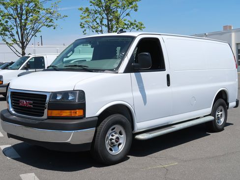 Used 2024 GMC Savana 2500 w/ Driver Convenience Package RWD image 5