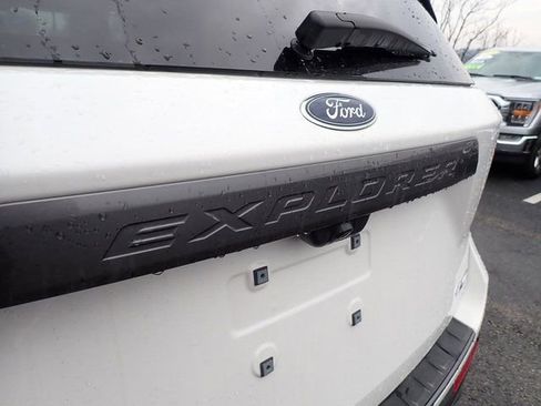 Certified 2023 Ford Explorer XLT w/ Equipment Group 202A AWD/4WD image 7
