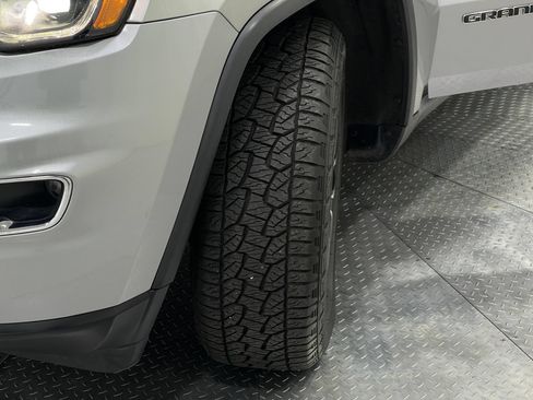Used 2020 Jeep Grand Cherokee Limited w/ Premium Lighting Group AWD/4WD image 36