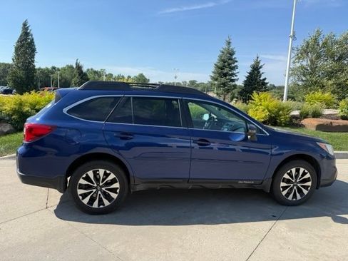 Used 2017 Subaru Outback 2.5i Limited AWD/4WD image 2