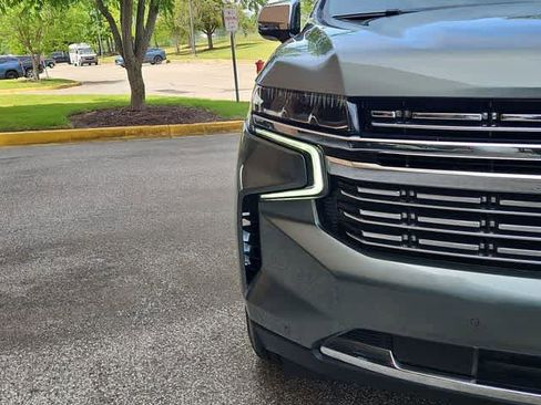 Used 2023 Chevrolet Suburban Premier AWD/4WD image 22